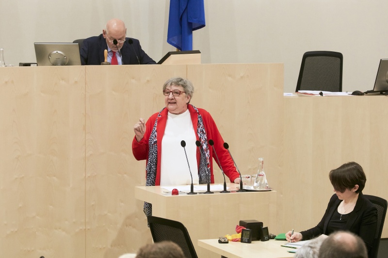 Bundesrätin Inge Posch-Gruska (S) am Rednerpult