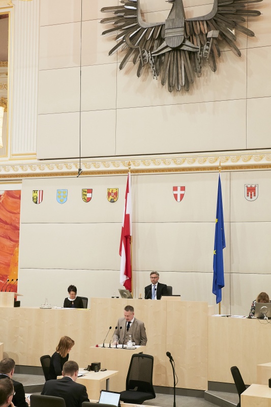 Bundesrat Jürgen Schabhüttl (S) am Rednerpult