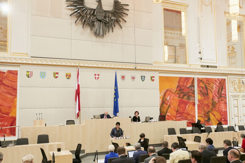 Bundesrätin Marianne Hackl (V) am Rednerpult