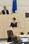 Bundesrätin Ana Blatnik (S) am Rednerpult