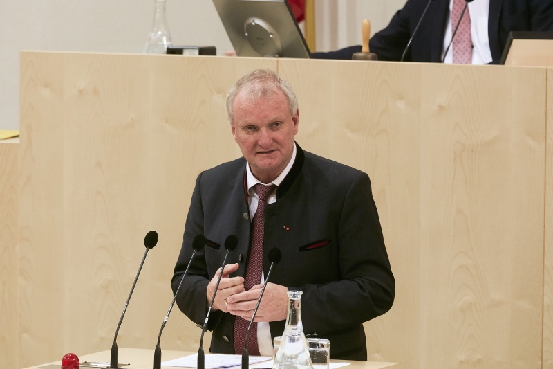 Bundesrat Günther Novak (S) am Rednerpult
