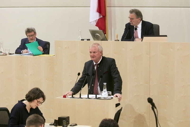 Bundesrat Günther Novak (S) am Rednerpult
