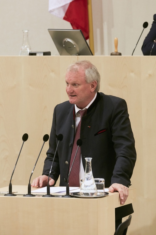 Bundesrat Günther Novak (S) am Rednerpult