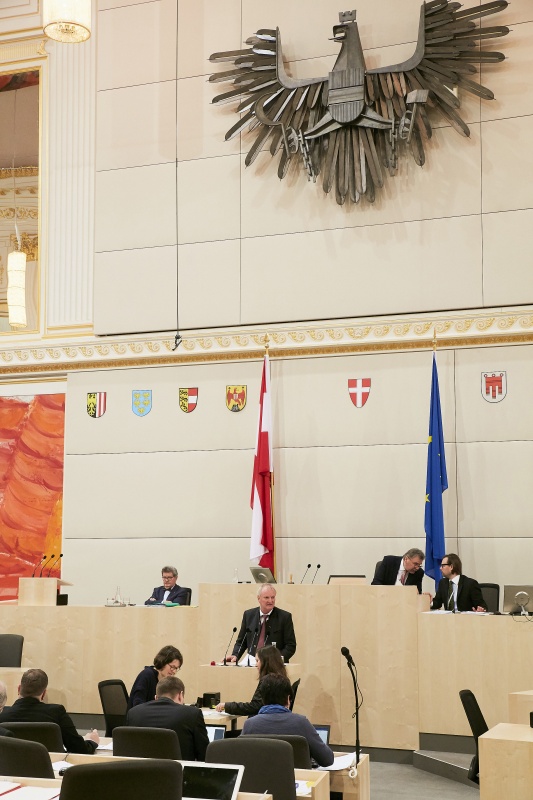 Bundesrat Günther Novak (S) am Rednerpult