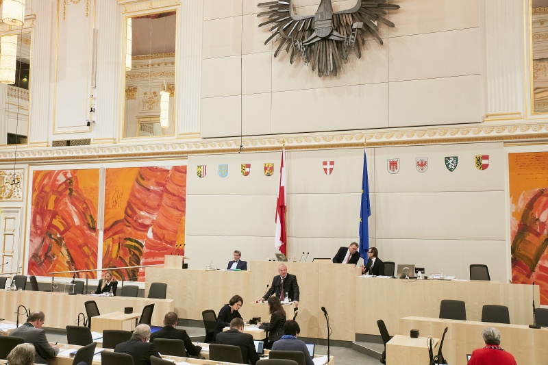 Bundesrat Günther Novak (S) am Rednerpult