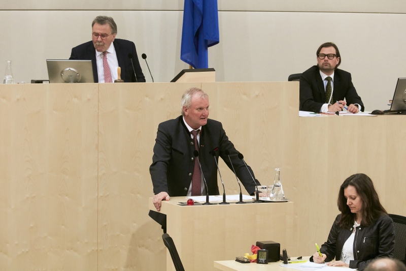 Bundesrat Günther Novak (S) am Rednerpult