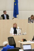 Bundesrätin Sandra Kern (V) am Rednerpult