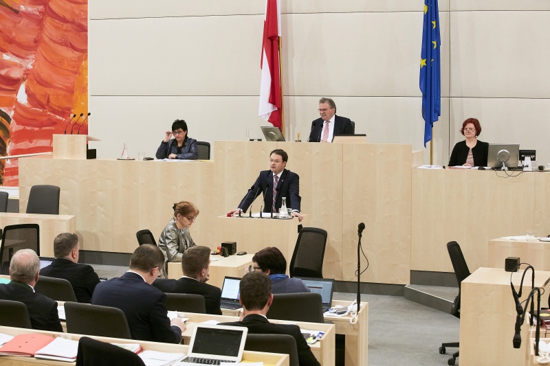 Bundesrat Rene Pfister (S) am Rednerpult