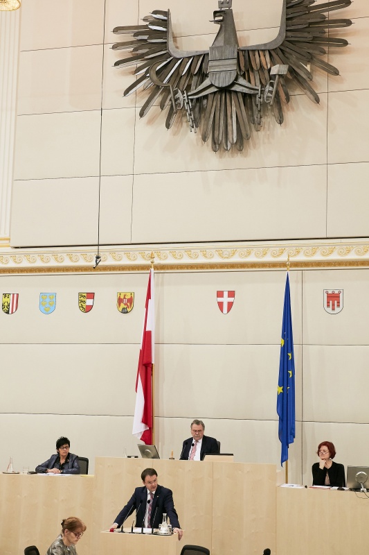 Bundesrat Rene Pfister (S) am Rednerpult