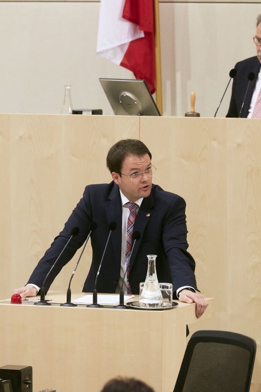 Bundesrat Rene Pfister (S) am Rednerpult