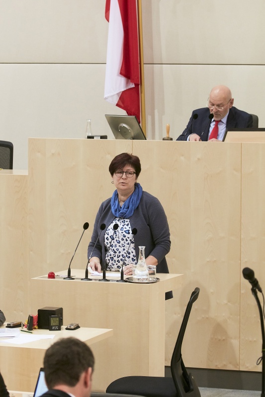 Bundesrätin Rosa Ecker (F) am Rednerpult