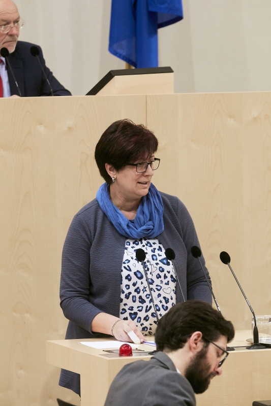 Bundesrätin Rosa Ecker (F) am Rednerpult