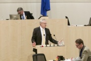 Bundesrat Ferdinand Tiefnig (V) am Rednerpult
