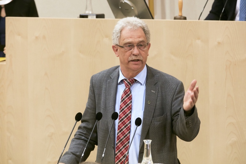 Bundesrat Peter Oberlehner (V) am Rednerpult