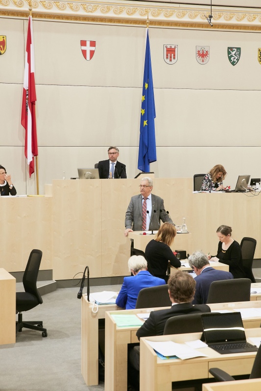 Bundesrat Peter Oberlehner (V) am Rednerpult