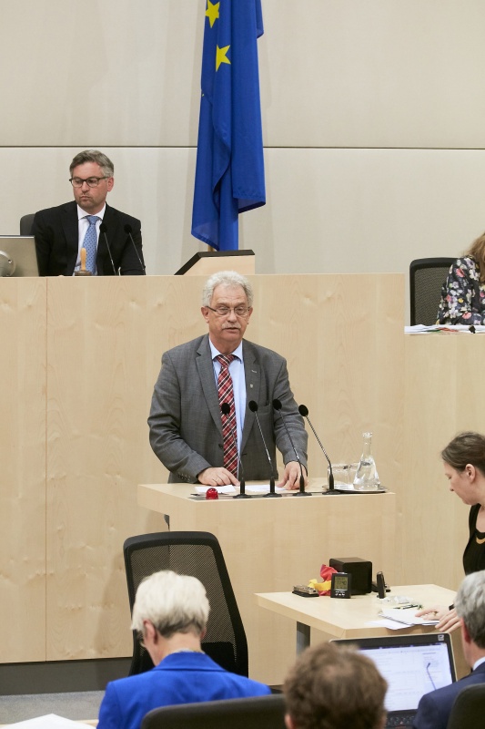 Bundesrat Peter Oberlehner (V) am Rednerpult