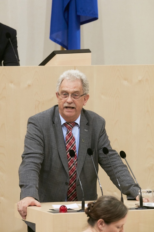 Bundesrat Peter Oberlehner (V) am Rednerpult