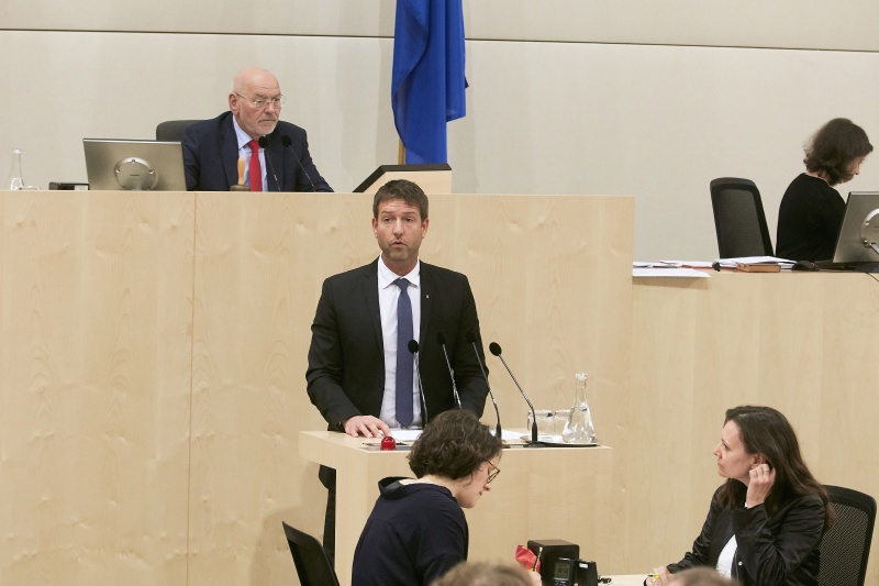 Bundesrat Thomas Schererbauer (F) am Rednerpult