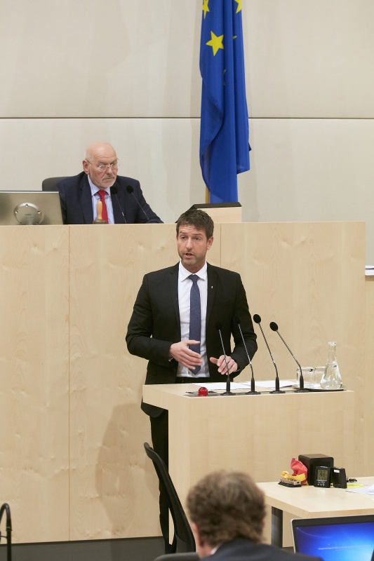 Bundesrat Thomas Schererbauer (F) am Rednerpult