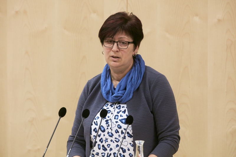 Bundesrätin Rosa Ecker (F) am Rednerpult