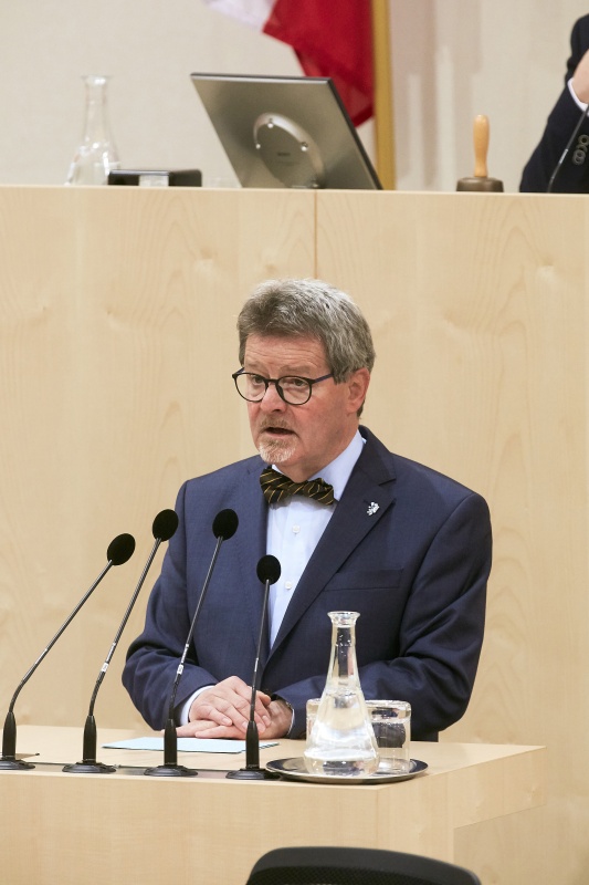 Bundesrat Gerd Krusche (F) am Rednerpult