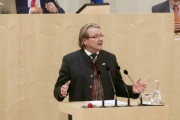 Bundesrat Hubert Koller (S) am Rednerpult