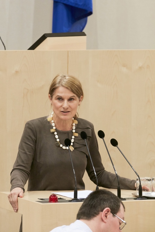 Bundesrätin Elisabeth Grossmann (S) am Rednerpult