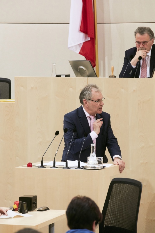 Bundesrat Edgar Mayer (V) am Rednerpult