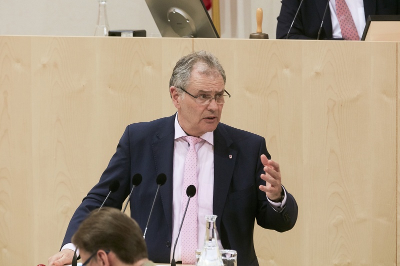 Bundesrat Edgar Mayer (V) am Rednerpult