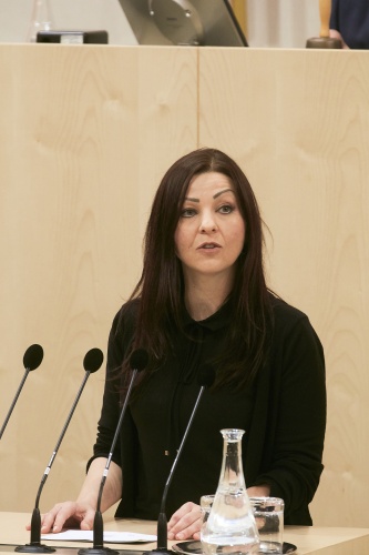 Bundesrätin Ewa Dziedzic (OF) am Rednerpult