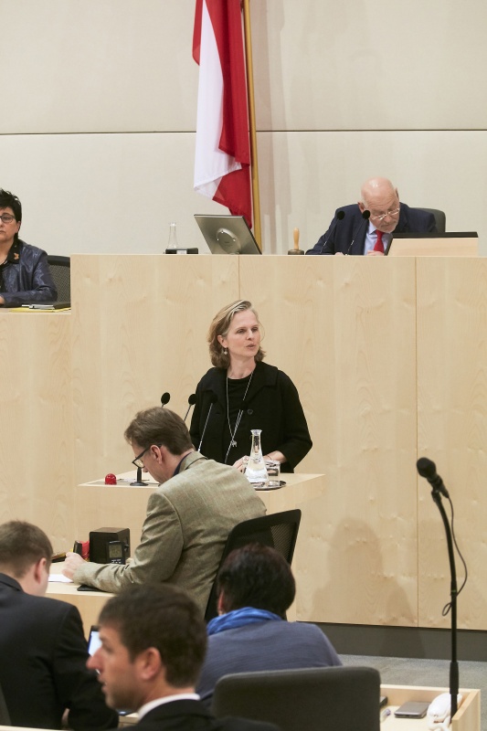 Bundesrätin Daniela Gruber-Pruner (S) am Rednerpult