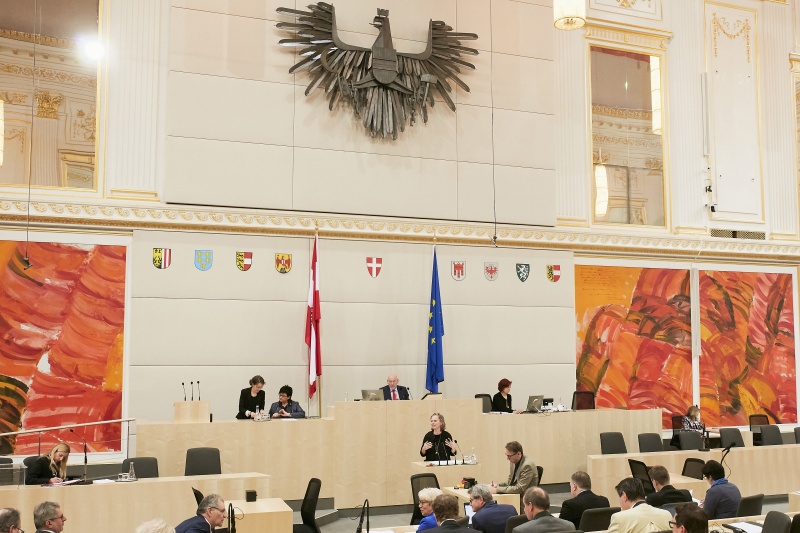 Bundesrätin Daniela Gruber-Pruner (S) am Rednerpult