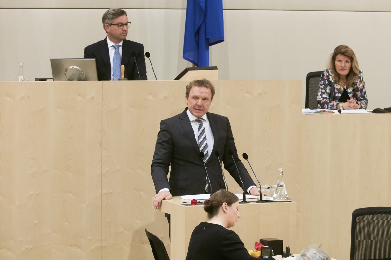 Bundesrat Reinhard Pisec (F) am Rednerpult