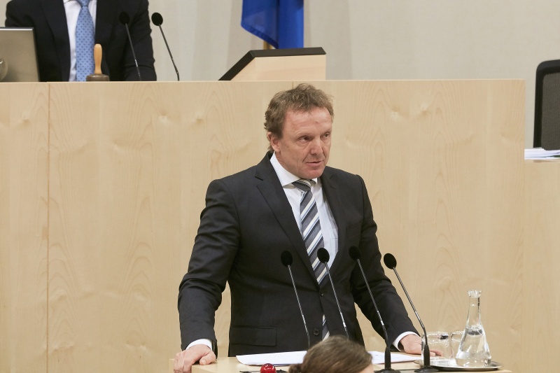 Bundesrat Reinhard Pisec (F) am Rednerpult