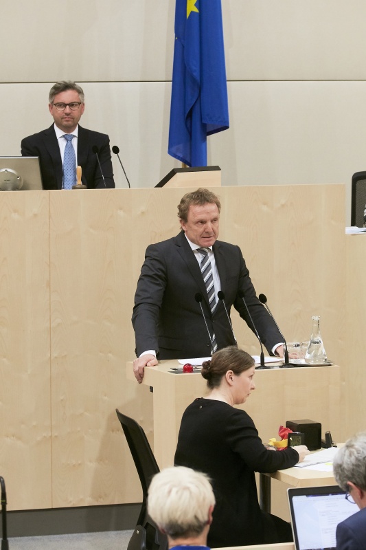 Bundesrat Reinhard Pisec (F) am Rednerpult