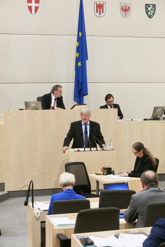 Bundesrat Stefan Schennach (S) am Rednerpult