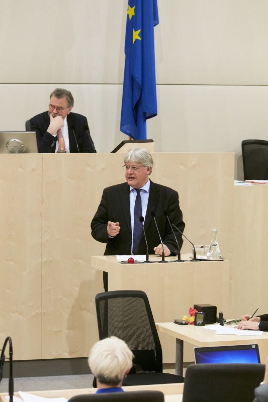 Bundesrat Stefan Schennach (S) am Rednerpult