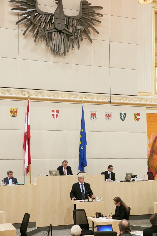 Bundesrat Stefan Schennach (S) am Rednerpult