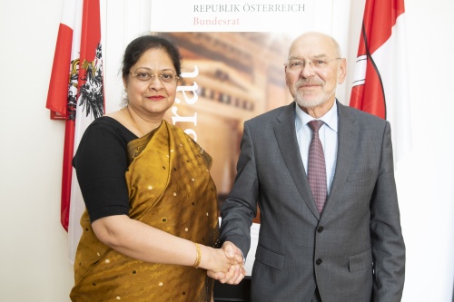 von links: Iindische Botschafterin in Österreich Renu Pall und Bundesratspräsident Reinhard Todt (S)