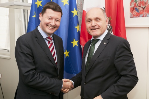 Von rechts: Nationalratspräsident Wolfgang Sobotka (V), EK-Generalsekretär Martin Selmayr