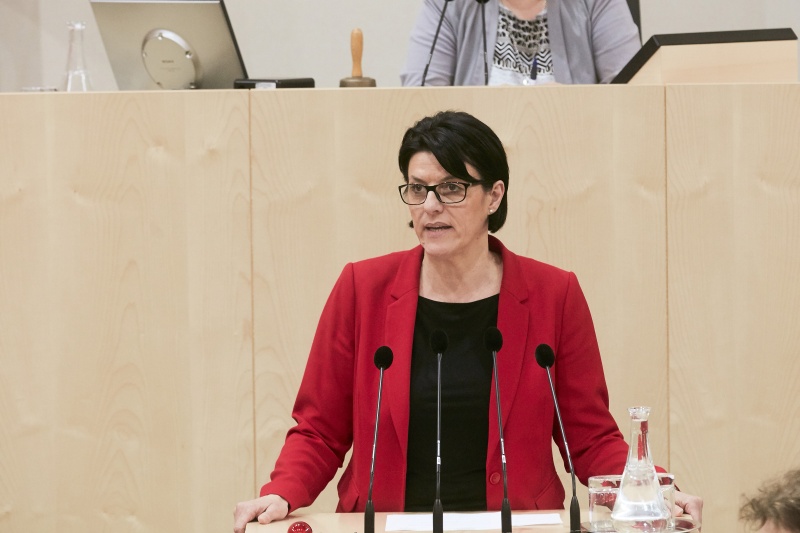 Nationalratsabgeordnete Renate Gruber (S) am Rednerpult