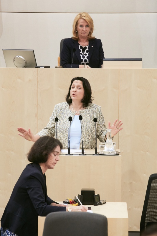 Nationalratsabgeordnete Gudrun Kugler (V) am Rednerpult