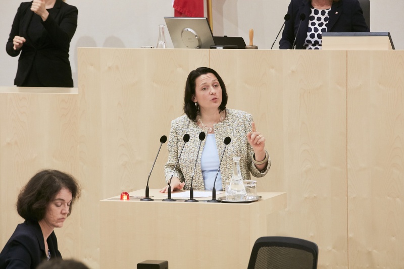 Nationalratsabgeordnete Gudrun Kugler (V) am Rednerpult