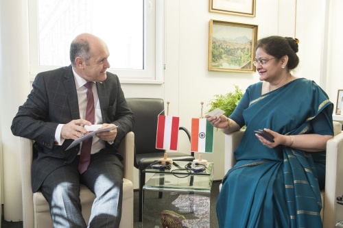 Aussprche von links: Nationalratspräsident Wolfgang Sobotka (V), indische Botschafterin in Österreich Renu Pall