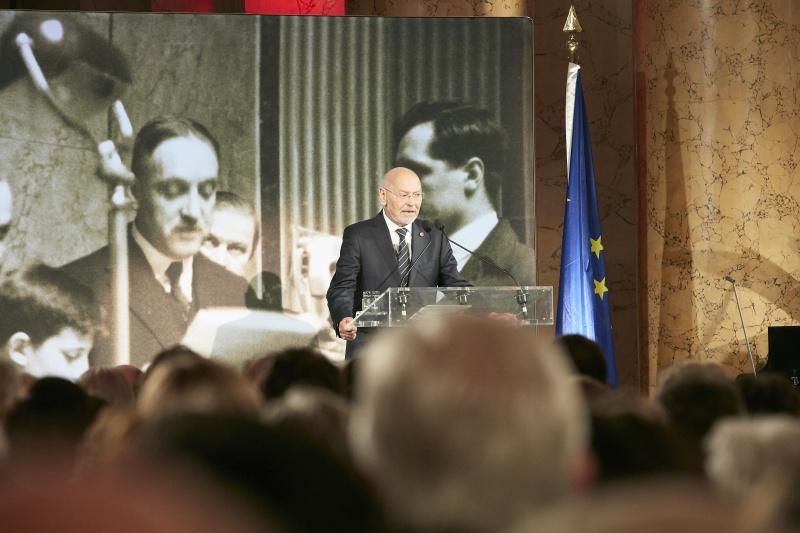 Begrüßung durch Bundesratspräsident Reinhard Todt (S)