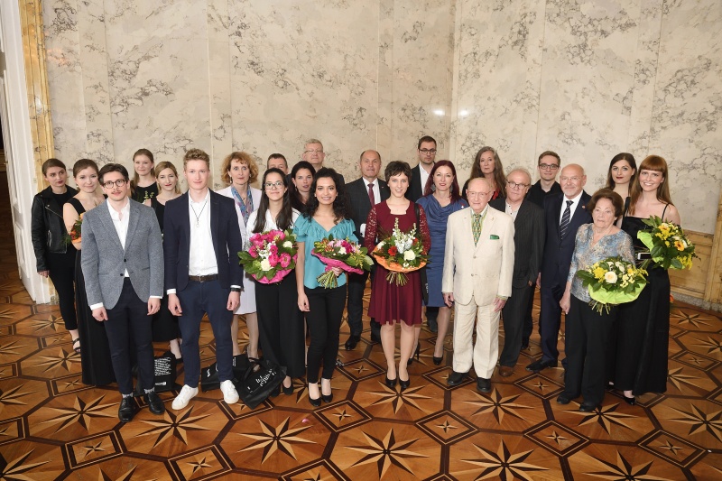 Gruppenfoto mit allen Beteiligten der Veranstaltung