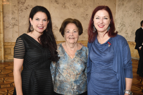 Von links: Direktorin KZ-Gedenkstätte Mauthausen Barbara Glück, Zeitzeugin Lucia Heilman, Generalsekretärin des Nationalfonds und des Allgemeinen Entschädigungsfonds Hannah Lessing