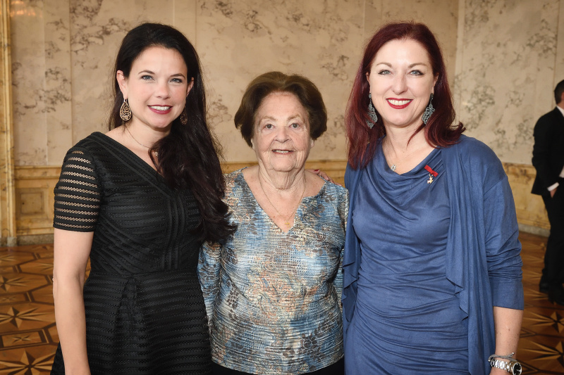Von links: Direktorin KZ-Gedenkstätte Mauthausen Barbara Glück, Zeitzeugin Lucia Heilman, Generalsekretärin des Nationalfonds und des Allgemeinen Entschädigungsfonds Hannah Lessing