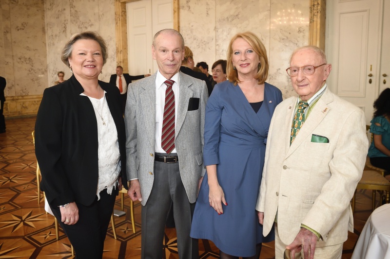 Von links: Dritte Nationalratspräsidentin Anneliese Kitzmüller (F), Begleitung Walter Arlen, Zweite Nationalratspräsidentin Doris Bures (S), Komponist Walter Arlen