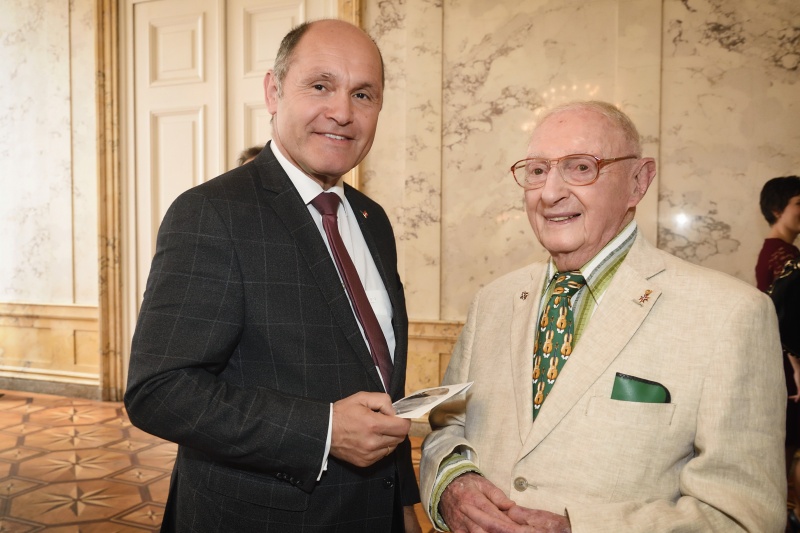 Von links: Nationalratspräsident Wolfgang Sobotka (V), Komponist und Zeitzeuge Walter Arlen